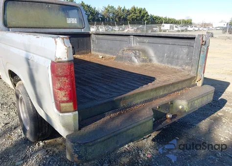 1983 Ford F100 z USA, uszkodzony, nr VIN 1FTCF10Y2DNA53993